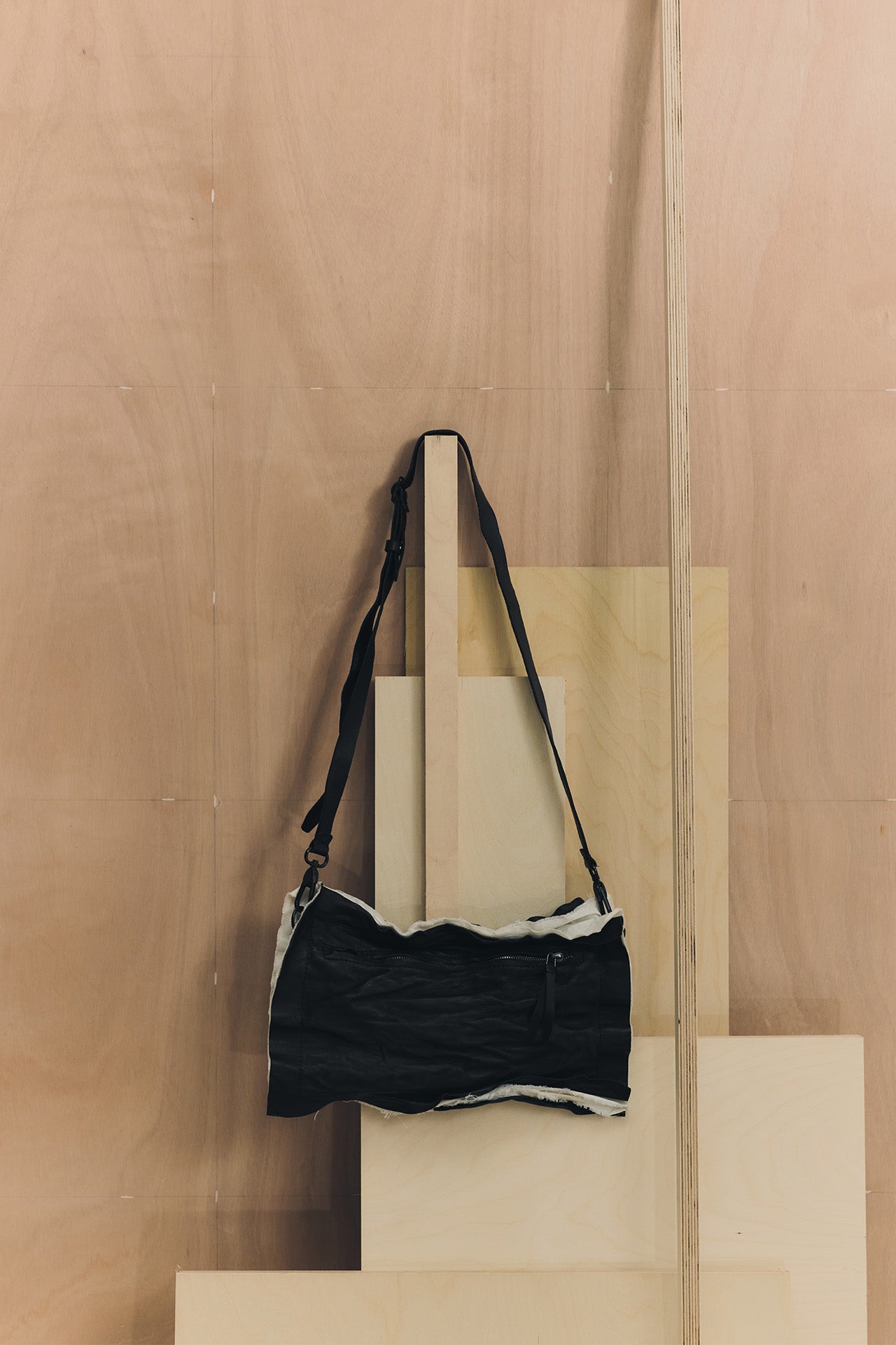 Vaho Crossbody Bag